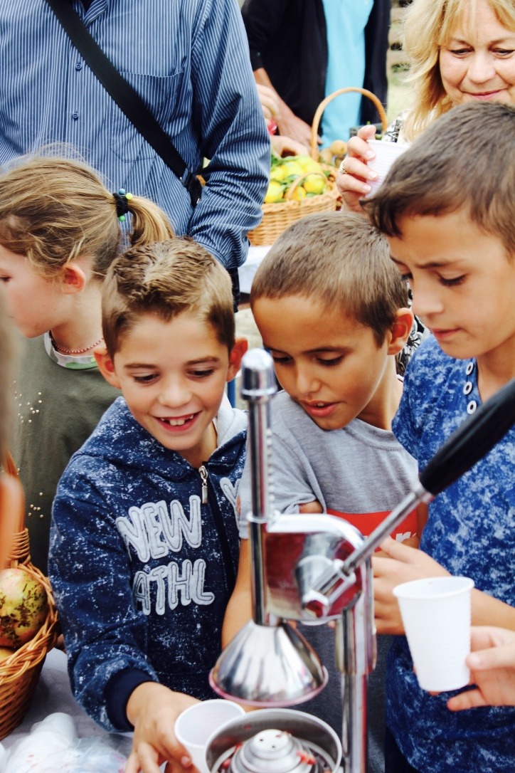 Photo of Albanian children