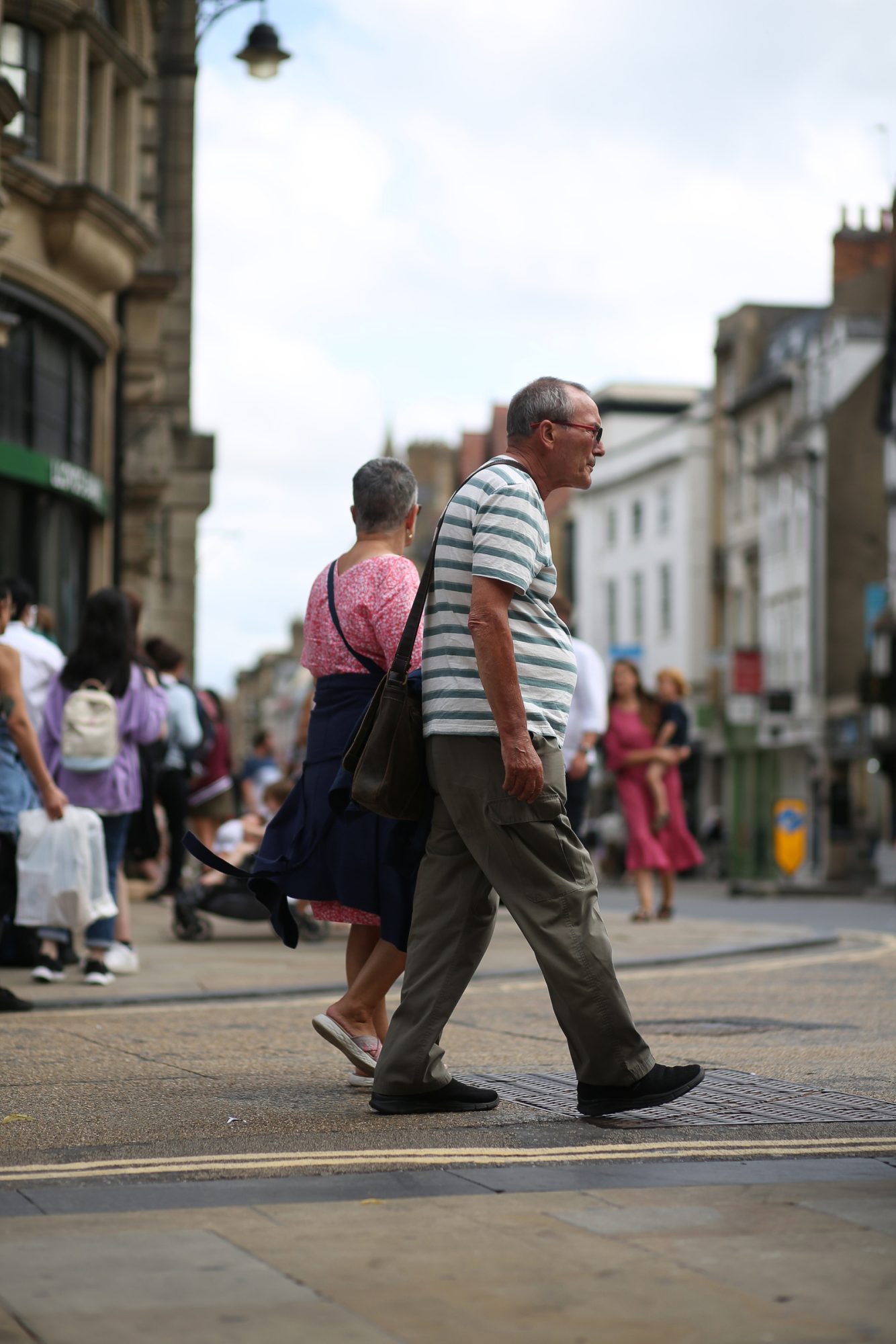 Photo of beople on the street in Oxford, UK by Elena Gallina