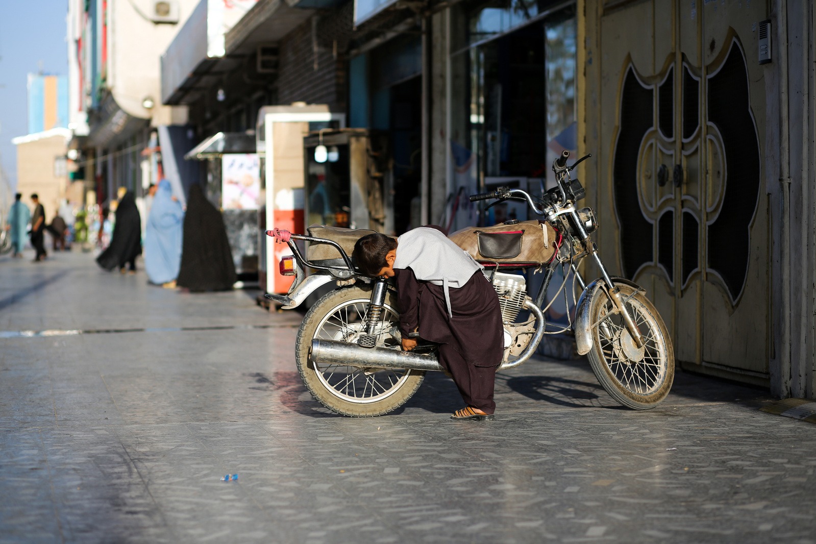 Photo of a person at a motorcycle in Herat