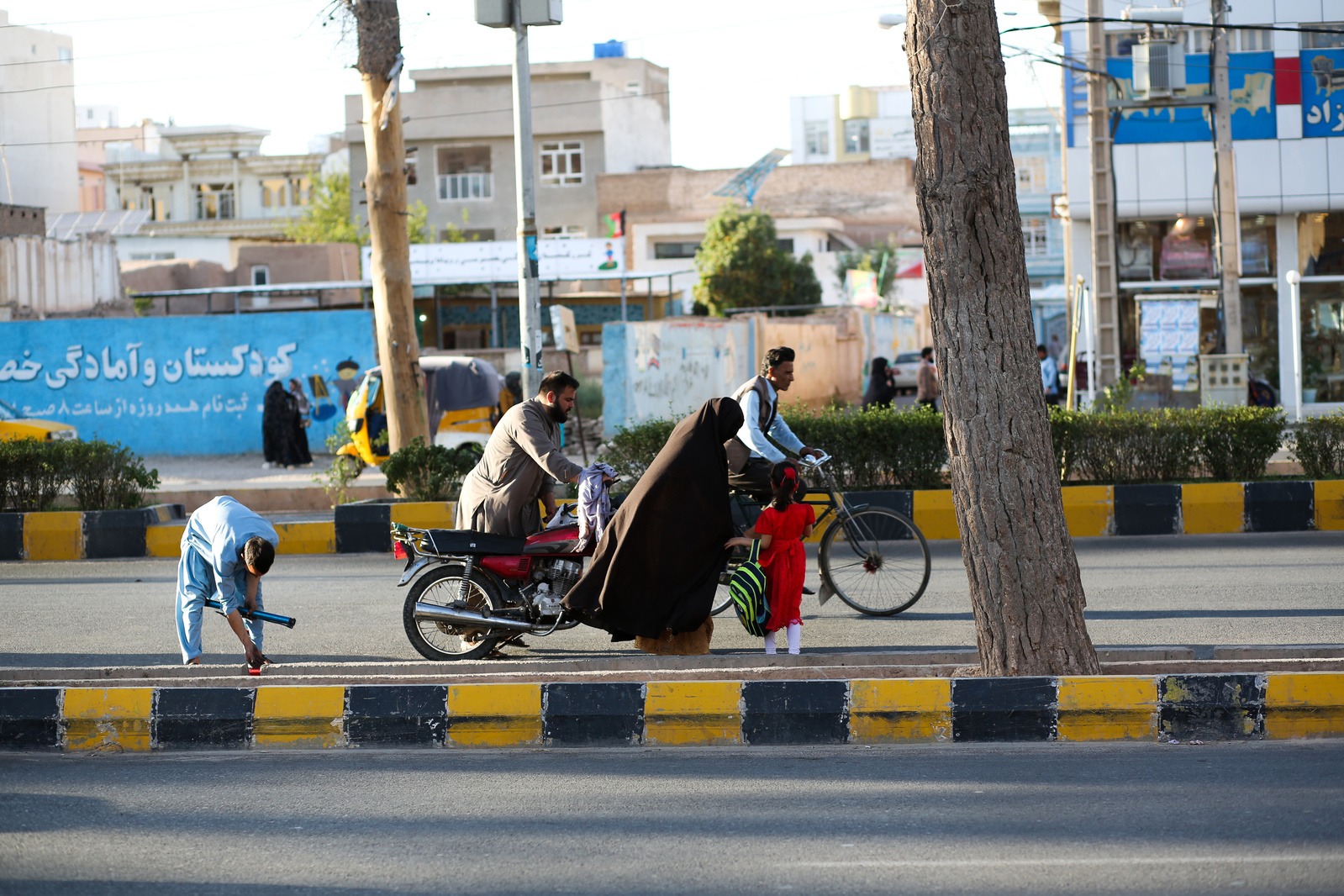 Photo of a warning curb in Herat
