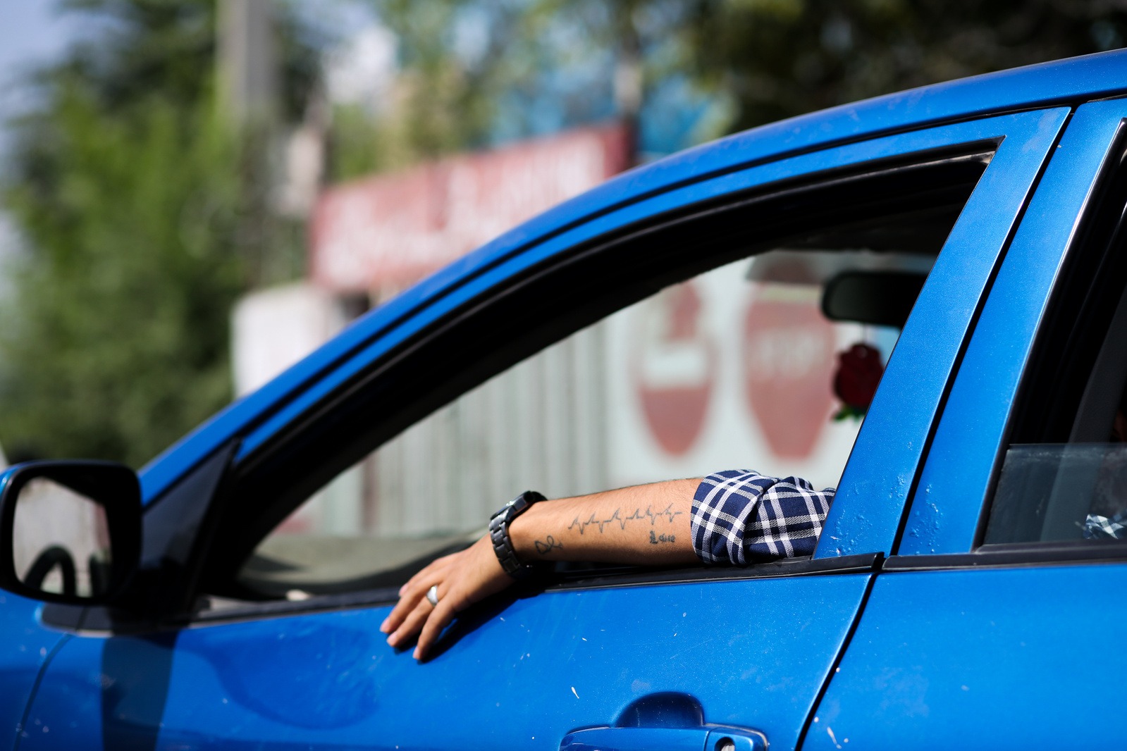 Photo of a blue car in Kabul